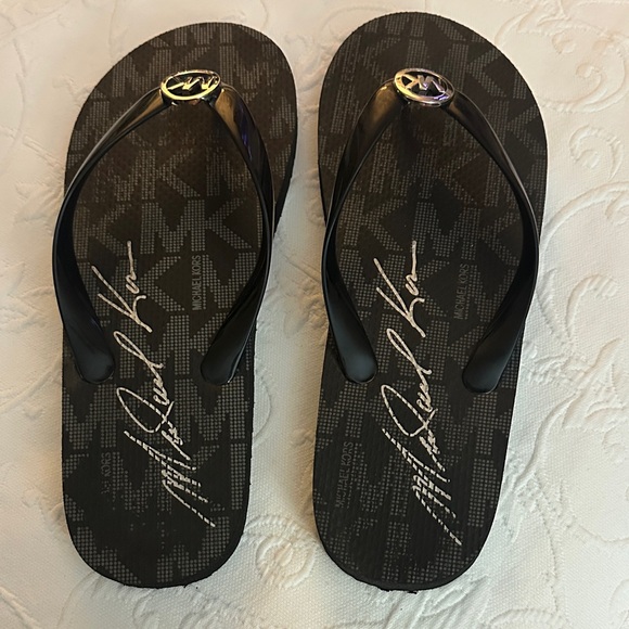 Michael Kors Shoes - L@@K! Sz 9 Michael Kors Jet Set Signature Flip Flops  VERY DIFFICULT TO FIND